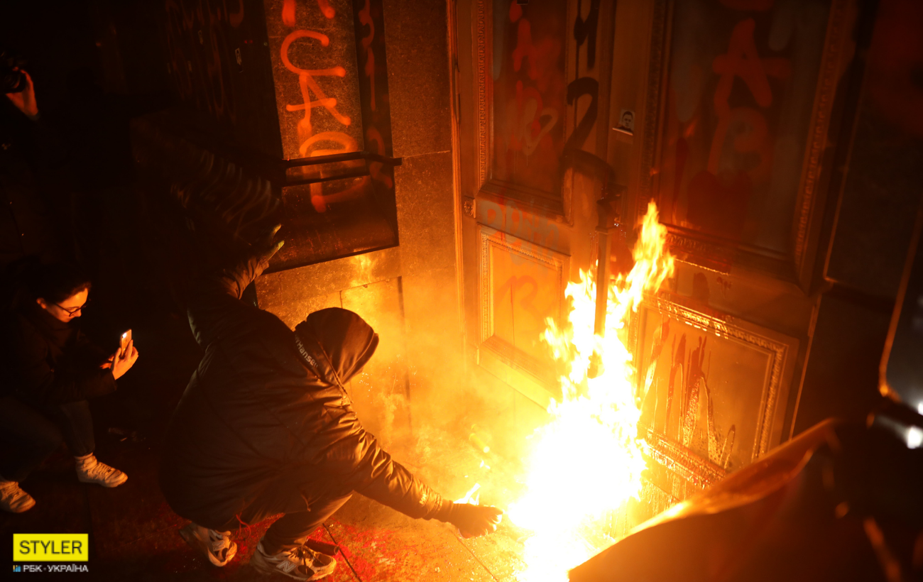 На митинге за Стерненко "разнесли" ОП: как выглядит здание сейчас (фото)